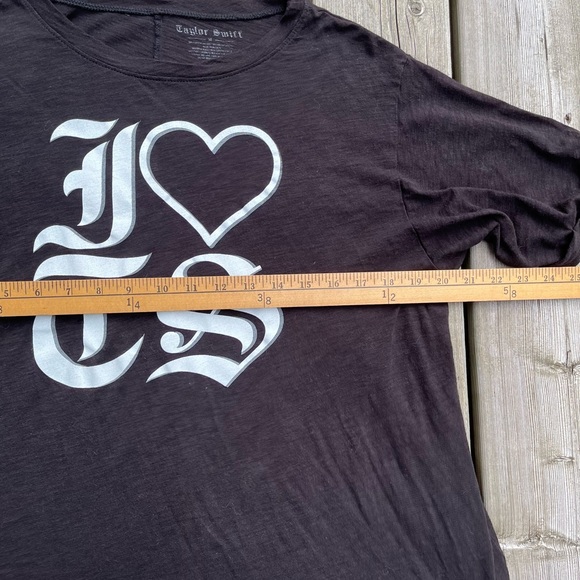 Taylor Swift I Heart TS T-shirt Size Medium - Picture 2 of 5